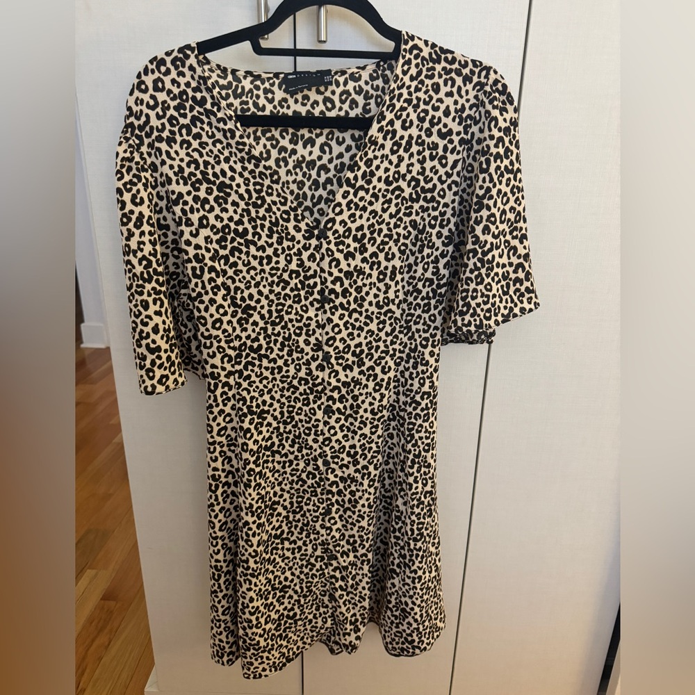 Leopard print flutter sleeve dress - US 10
